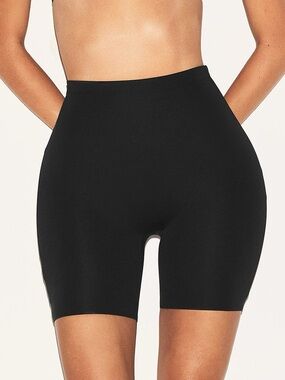 SKIMS Hip Enhancing Mid Thigh Padded Shorts